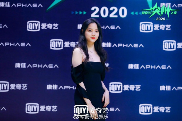 Thảm đỏ iQiYi tối nay: Cúc Tịnh Y gây sốt với visual đỉnh cao, Âu Dương Na Na đọ sắc Nghê Ni - Trình Tiêu - Ảnh 4.