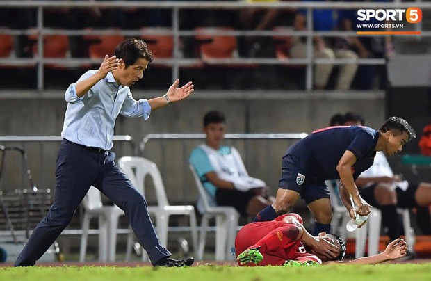 Góc lý giải: Luật nào khiến ông Park Hang-seo trở thành HLV đầu tiên của bóng đá Việt Nam phải nhận thẻ đỏ? - Ảnh 6.