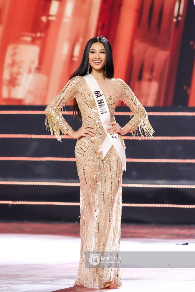 Top 10 thí sinh Hoa hậu Hoàn vũ tự tin sải bước catwalk điêu luyện, rực rỡ trong phần thi trang phục dạ hội - Ảnh 2.