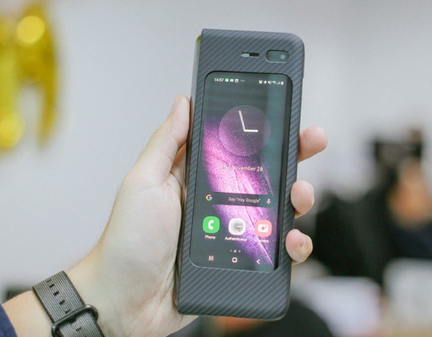 Giá 50 triệu đắt hơn cả iPhone 11 Pro Max, vì sao Galaxy Fold vẫn cháy hàng ở Việt Nam và ai là người mua? - Ảnh 4.