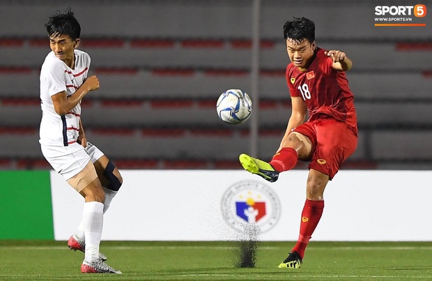 Cầu thủ gốc Việt của Campuchia đấm thẳng mặt Thành Chung trong trận bán kết SEA Games 2019 - Ảnh 4.