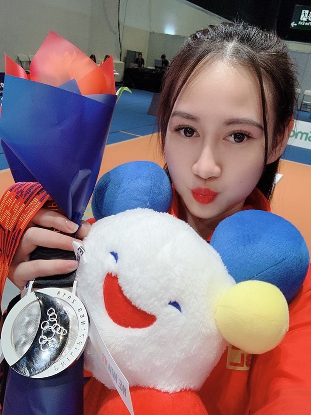 Ngây ngất trước vẻ đẹp vạn người mê của nữ VĐV đấu kiếm vừa đem về huy chương bạc cho Việt Nam - Ảnh 4. Ngây ngất trước vẻ đẹp vạn người mê của nữ VĐV đấu kiếm vừa đem về huy chương bạc cho Việt Nam - Ảnh 4.