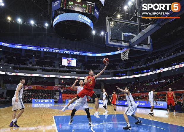 ... Justin Young (Dương Vĩnh Luân) là những cầu thủ đảm nhận trách nhiệm ghi điểm.