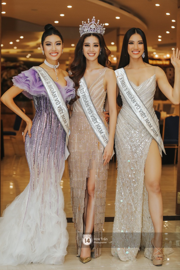 Lộ khoảnh khắc HHen Niê ngắm Thu Minh say mê, Khánh Vân quẩy theo nhiệt tình trong hậu trường Hoa hậu Hoàn Vũ Việt Nam 2019 - Ảnh 1. Lộ khoảnh khắc HHen Niê ngắm Thu Minh say mê, Khánh Vân quẩy theo nhiệt tình trong hậu trường Hoa hậu Hoàn Vũ Việt Nam 2019 - Ảnh 1.