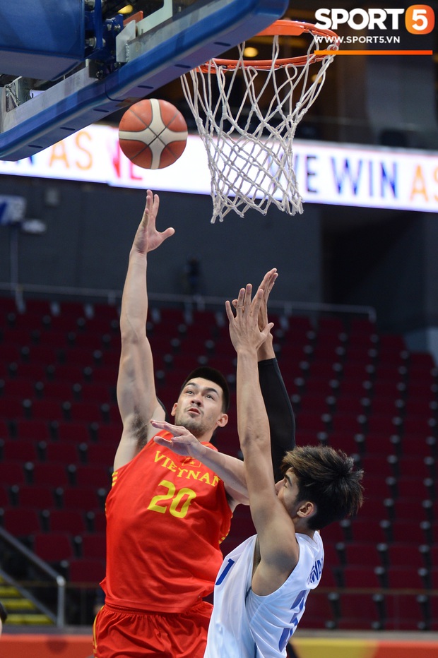 Thay thế cho Tâm Đinh, Chris Dierker (Đặng Quý Kiệt) cùng ...