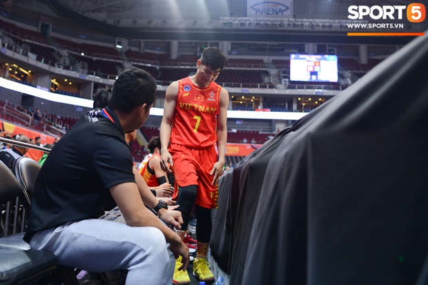 Sự thất vọng không thể giấu trên gương mặt của Dư Minh An khi trận đấu chỉ còn vài giây là kết thúc.