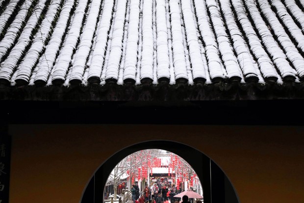 Vẻ đẹp trong trẻo của tuyết mùa xuân ở Trung Quốc khiến nhiều tín đồ du lịch cuồng chân dù đã hết Tết - Ảnh 3.