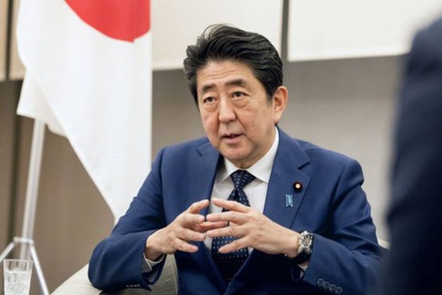 Thủ tướng Nhật Bản không sử dụng điện thoại thông minh - Ảnh 1.