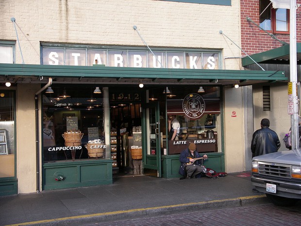 Phép màu nào đưa Starbucks từ một cửa hàng rang cafe thành chuỗi thương hiệu trị giá trăm tỉ đô? - Ảnh 3.