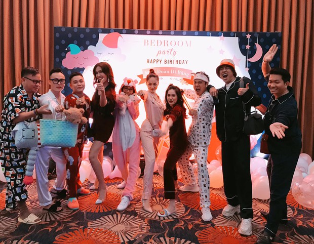 Hương Giang diện Pyjama, quậy hết cỡ trong tiệc sinh nhật bạn thân - Ảnh 1.