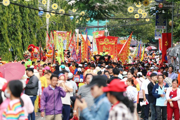 Thánh mẫu xinh đẹp, Tề Thiên đại náo góp phần làm nên Lễ hội rước kiệu Bà đầy màu sắc - Ảnh 2.