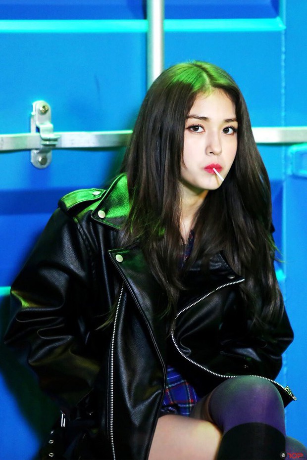 HOT: Somi chính thức debut với ca khúc được nhào nặn bởi các phù thủy tạo hit cho BLACKPINK nhưng liệu có thành công như đàn chị? - Ảnh 1.