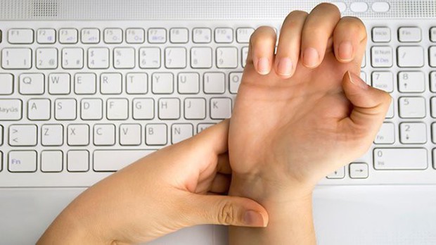 5 nguyên nhân không ngờ khiến bàn tay của bạn đột nhiên sưng phù lên - Ảnh 2.