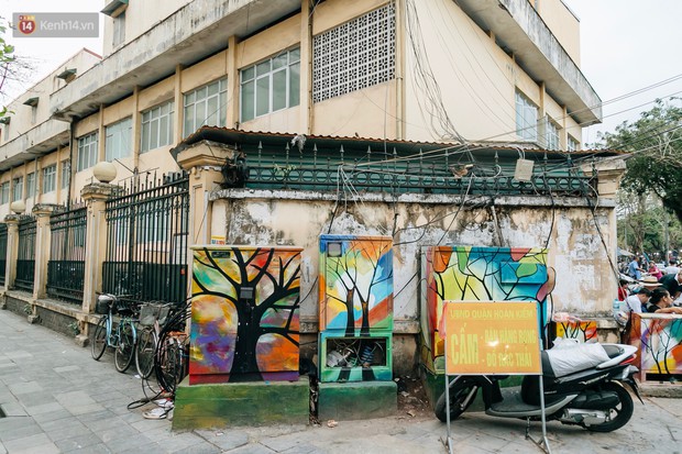 Chuyện buồn về những tủ điện sắc màu ở Hà Nội bị bôi bẩn: Chúng tôi mất 4 ngày tô vẽ, những người khác chỉ mất 3 giây để làm nó lem luốc - Ảnh 1.
