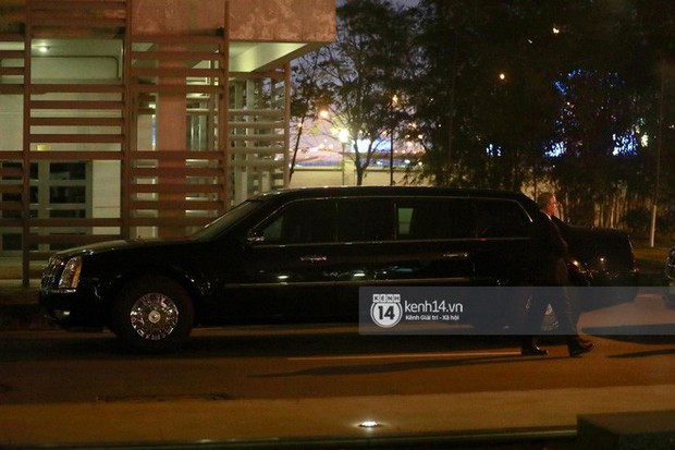 Siêu xe “quái thú” chở Tổng thống Mỹ Donald Trump đã về đến khách sạn Marriott - Ảnh 1.