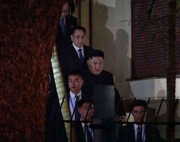 Ảnh: Chủ tịch Kim Jong Un thăm Đại sứ quán Triều Tiên trong ngày đầu tiên đến Hà Nội - Ảnh 10.