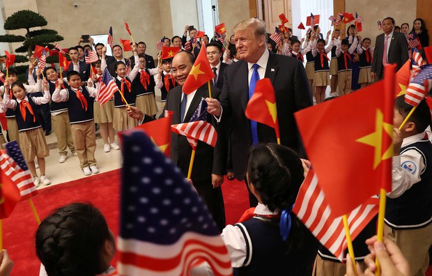 Khoảnh khắc bất ngờ đầy ấn tượng của Tổng thống Trump khi hội kiến Thủ tướng Nguyễn Xuân Phúc - Ảnh 7.