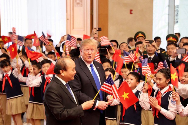Khoảnh khắc bất ngờ đầy ấn tượng của Tổng thống Trump khi hội kiến Thủ tướng Nguyễn Xuân Phúc - Ảnh 6.