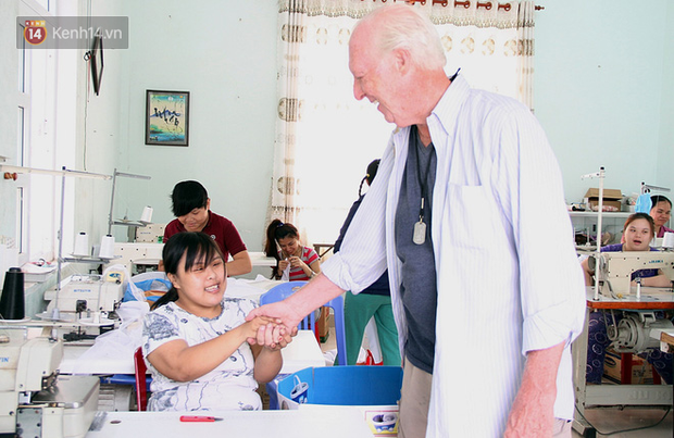 Câu chuyện xúc động về một cựu binh Mỹ trở lại Việt Nam sau 47 năm, là “cha nuôi” của những đứa trẻ da cam ở Đà Nẵng - Ảnh 1.