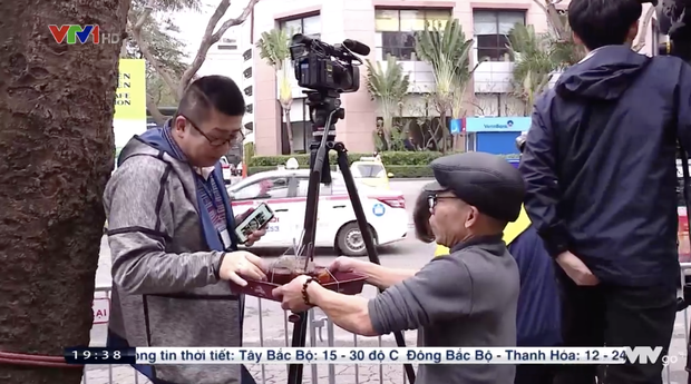 Hội nghị thượng đỉnh Mỹ - Triều: Ông chú Hà Nội phát trà đá miễn phí cho phóng viên, cô bán hàng tặng bạn bè quốc tế chiếc mũ Việt Nam - Ảnh 6.