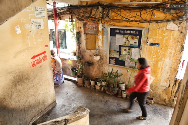 Bên trong chung cư ở Sài Gòn như răng rụng khiến người dân lo lắng vì nguy cơ đổ sập - Ảnh 12.