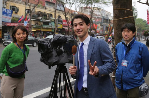 Dàn phóng viên Hàn Quốc và Nhật Bản bỗng dưng nổi tiếng trên mạng xã hội khi tác nghiệp tại hội nghị thượng đỉnh Mỹ - Triều - Ảnh 14.