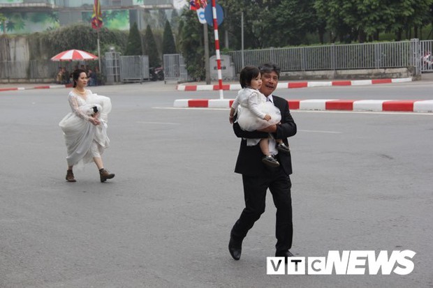 Cấm đường bảo vệ Hội nghị Mỹ - Triều, xe rước dâu chôn chân ngoài đại lộ, cô dâu chú rể xách váy chạy bộ - Ảnh 4.