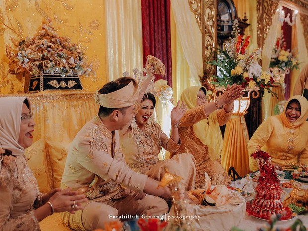 Hoa hậu đẹp nhất thế giới năm 2016 lộng lẫy hút hồn trong đám cưới với con trai cựu thống đốc - Ảnh 7.