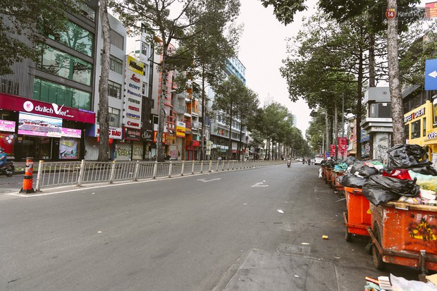 Chùm ảnh: Có một Sài Gòn vắng vẻ và bình yên sáng mùng 1 Tết - Ảnh 3.