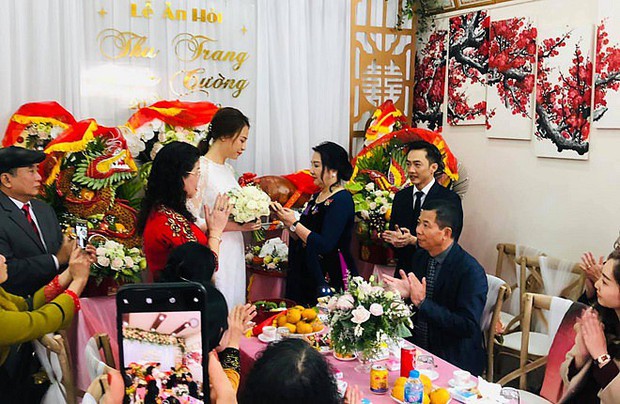Cường Đô La cùng vợ sắp cưới Đàm Thu Trang và Subeo đến chúc Tết bố mẹ trong ngày đầu năm mới - Ảnh 2.