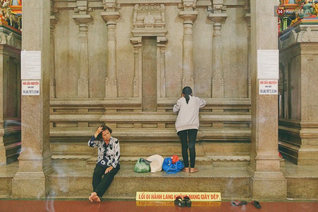 Người Sài Gòn tìm đến úp mặt tâm sự cùng tường đá trong ngôi đền Ấn giáo trăm tuổi - Ảnh 5.