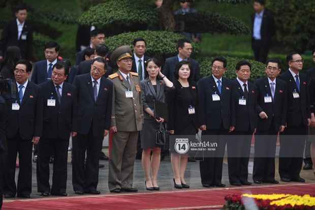 Em gái ông Kim Jong-un thu hút sự chú ý trong chuyến thăm chính thức của nhà lãnh đạo Triều Tiên tại Việt Nam - Ảnh 1.