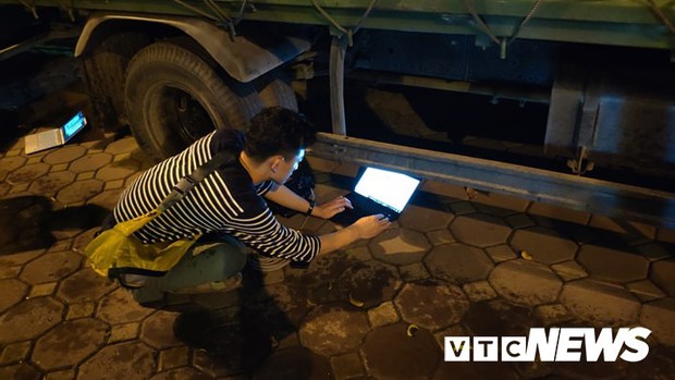 Ảnh: Đoàn Triều Tiên họp báo giữa đêm, hàng trăm phóng viên đội mưa chờ ngoài cổng khách sạn - Ảnh 8.