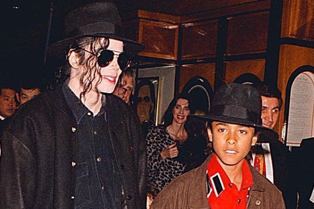 Loạt bằng chứng phản đối cáo buộc Michael Jackson ấu dâm ở phim tài liệu Leaving Neverland - Ảnh 1.