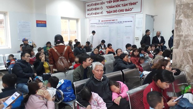 Nghi ăn phải thịt lợn nổi đầy hạch trắng, 400 trẻ mầm non Bắc Ninh xuống Hà Nội xếp hàng xét nghiệm sán lợn - Ảnh 2.