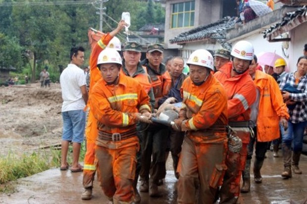 Trung Quốc tìm kiếm 13 người mất tích sau trận lở đất ở Sơn Tây - Ảnh 1.