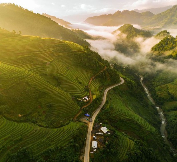Bình minh Mù Cang Chải” - bức ảnh của nhiếp ảnh gia người Việt lọt top 12 ảnh đẹp trên National Geographic khiến bạn bè quốc tế trầm trồ - Ảnh 1.