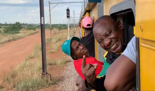 Tổng thống Nam Phi mắc kẹt 3 tiếng đồng hồ trên tàu hỏa  - Ảnh 1.