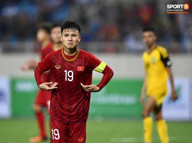 Nhận thẻ đỏ trực tiếp, đối thủ của U23 Việt Nam bật khóc nức nở rời sân - Ảnh 10.