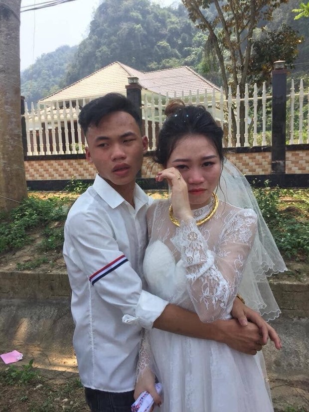 Clip em trai ôm chị khóc nức nở trong ngày chị lên xe hoa về nhà chồng gây xúc động - Ảnh 3.