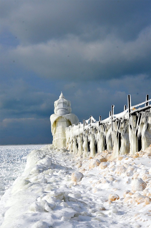 Băng ở hồ Mỹ vỡ thành hàng triệu mảnh, dân mạng băn khoăn: Frozen đời thực hay gì? - Ảnh 12.