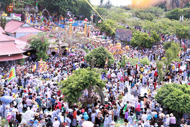 Hàng vạn người đổ về Đà Nẵng dự Lễ hội Quán Thế âm độc nhất vô nhị tại Việt Nam - Ảnh 1.