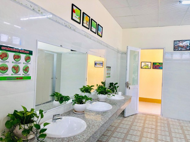 Nhà vệ sinh xanh-sạch-đẹp sáng lóa như ở khách sạn, ngôi trường này khiến ai cũng muốn chuyển đến học! - Ảnh 8.