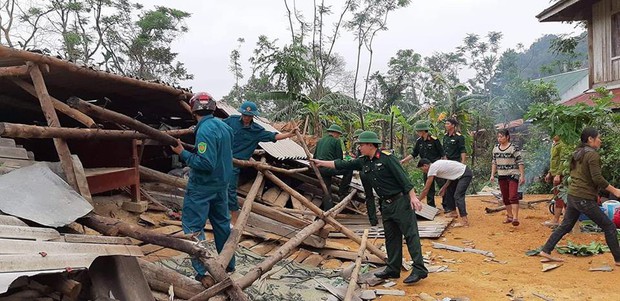 Xảy ra lốc xoáy tại Nghệ An, nhiều nhà bị đổ sập - Ảnh 1.