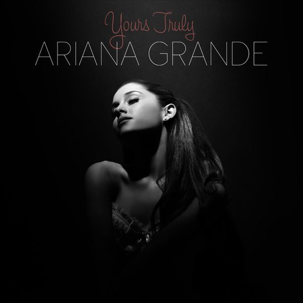 After 9 years of releasing the movie Victorious, how does supporting actress Ariana Grande have a singing career that engulfs her main co-star? - Photo 7.