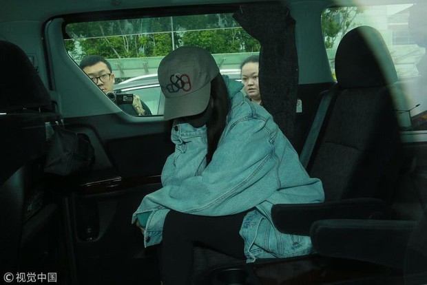 Dương Mịch mệt mỏi, ủ rũ khi quay trở lại Hong Kong thăm con gái Tiểu Gạo Nếp một lần nữa - Ảnh 5.