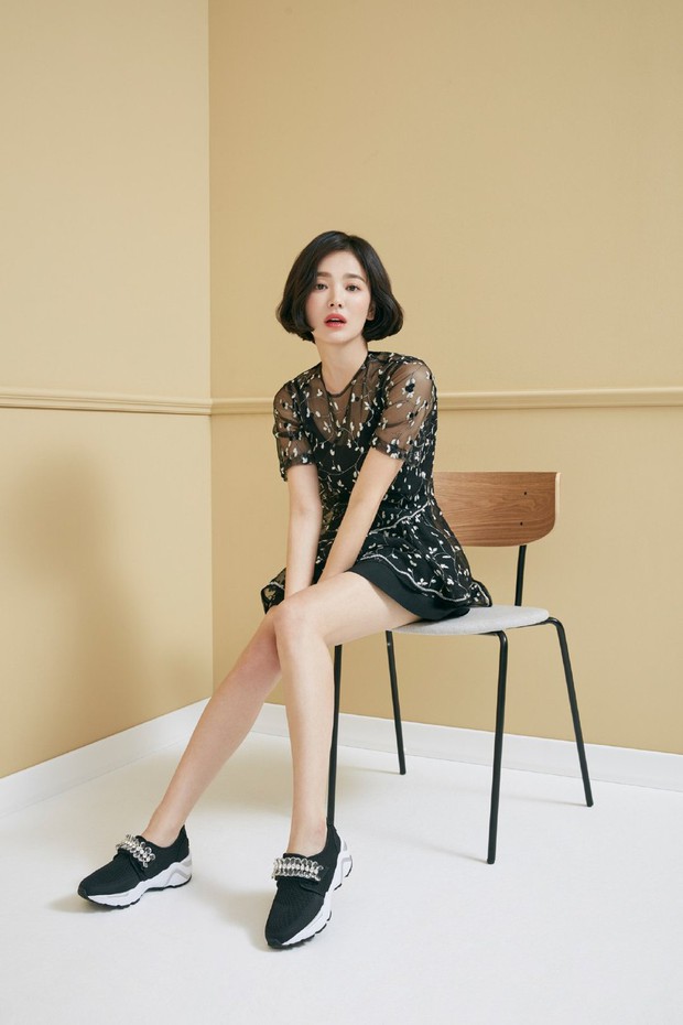 Giữa tâm bão ly hôn Song Joong Ki, bộ ảnh đẹp không tì vết của Song Hye Kyo bất ngờ hot trở lại khiến loạt tin đồn bị lu mờ - Ảnh 5.