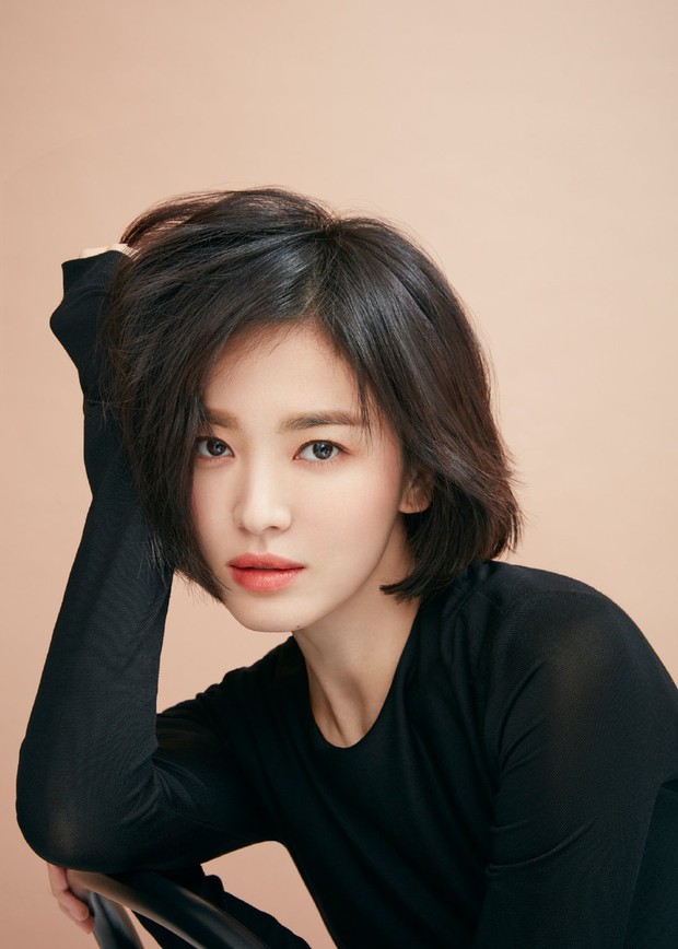 Giữa tâm bão ly hôn Song Joong Ki, bộ ảnh đẹp không tì vết của Song Hye Kyo bất ngờ hot trở lại khiến loạt tin đồn bị lu mờ - Ảnh 8.