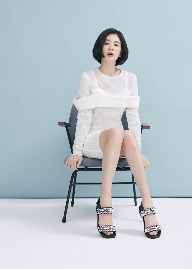 Giữa tâm bão ly hôn Song Joong Ki, bộ ảnh đẹp không tì vết của Song Hye Kyo bất ngờ hot trở lại khiến loạt tin đồn bị lu mờ - Ảnh 11.