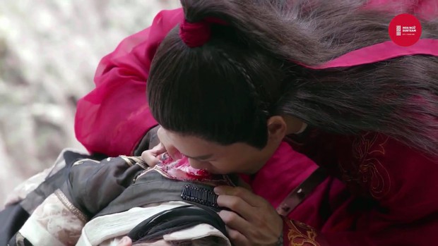 Ai khổ như Trương Vô Kỵ, trị thương cho Triệu Mẫn mà không chịu... cởi áo cũng khiến fan bất mãn - Ảnh 4.
